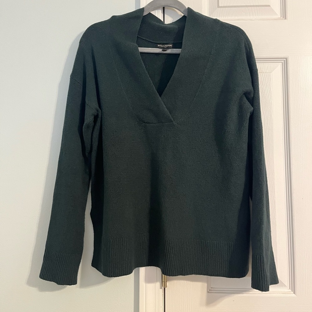 Banana Republic Deep Green V Neck Knit Sweater Size Large Winter Seasonal